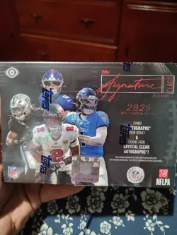 Topps 2025 Signature Class NFL Football Trading Card Hobby Box 32 Cards Sealed - Image 2