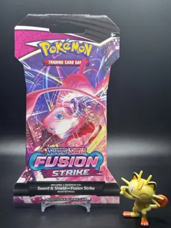 Pokemon TCG: Sword & Shield-Fusion Strike Sleeved Booster Pack - 10 Cards 820650809163 - Image 1
