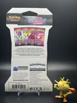 Pokemon TCG: Sword & Shield-Fusion Strike Sleeved Booster Pack - 10 Cards 820650809163 - Image 2