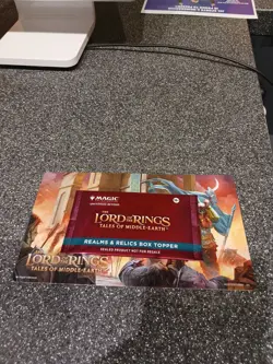 The Lord of the Rings: Tales of Middle-Earth Realms & Relics Box Topper Pack MTG - Image 1