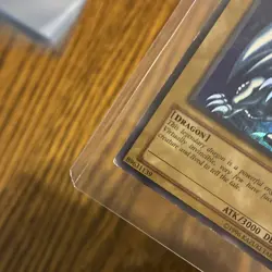 Konami Yu-Gi-Oh! TCG Blue-Eyes White Dragon SDK-001 Ultra Rare Foil 1st Ed EN - Image 2