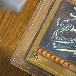 Konami Yu-Gi-Oh! TCG Blue-Eyes White Dragon SDK-001 Ultra Rare Foil 1st Ed EN - Image 4