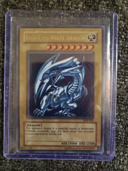 Vintage YuGiOh Kaiba Ultra Rare Blue Eyes White Dragon SDK-001 Holo Bleed Error - Image 1