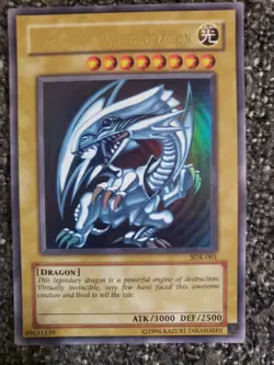 Vintage YuGiOh Kaiba Ultra Rare Blue Eyes White Dragon SDK-001 Holo Bleed Error - Image 2