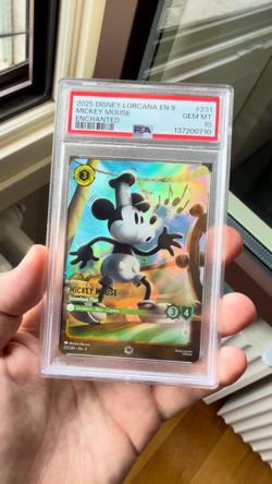 2025 DISNEY LORCANA EN 9-FABLED ENCHANTED MICKEY MOUSE - STEAMBOAT PILOT PSA 10 - Image 2