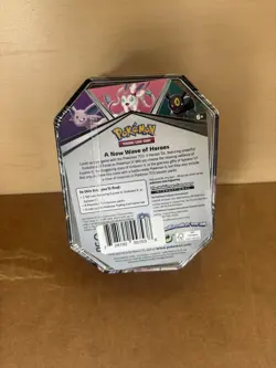 Pokemon TCG: V Heroes Tin - Umbreon V - Image 2