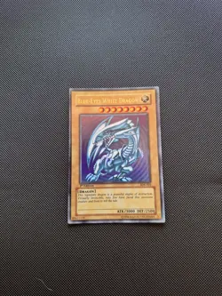 2002 Yugioh SDK-001 Blue-Eyes White Dragon Ultra Rare 1st Edition Near Mint (AE) - Image 1