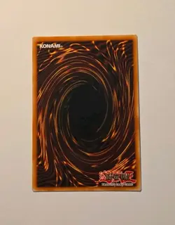 Yugioh Dark Magician YGLD-ENB02 Ultra Rare LP - Image 3