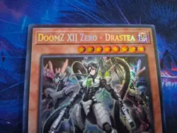 Yu-Gi-Oh! DoomZ XII Zero - Drastea DOOD-EN008 SCR 1st Ed MINT - Image 2