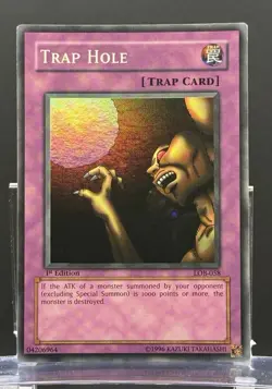 Yu-Gi-Oh Trap Hole LOB-058 Legend of Blue Eyes 1st Edition Super Rare Holo NM/LP - Image 1