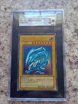 SGC 3 Yu-Gi-Oh! TCG SDK-001 Blue-Eyes White Dragon RARE VINTAGE - Image 1