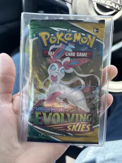 Pokemon TCG Sword & Shield Evolving Skies Booster Pack - Image 1