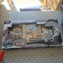 Pokemon TCG Unova Heavy Hitters Premium Collection Black Bolt & White Flare New - Image 1