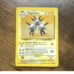 Wizards of the Coast Pokemon TCG Magneton 9/102 Base Set Holo Rare 60HP ENG - Image 1