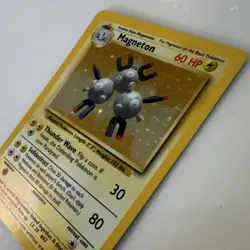 Wizards of the Coast Pokemon TCG Magneton 9/102 Base Set Holo Rare 60HP ENG - Image 3