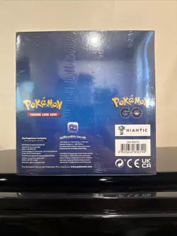 POKEMON GO PREMIER | DECK HOLDER BOX DRAGONITE V STAR COLLECTION FACTORY SEALED - Image 2