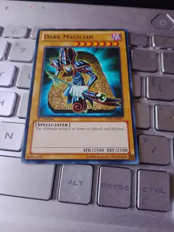 Starter Deck: Yugi Reloaded #YSYR-EN001 Dark Magician - Image 1