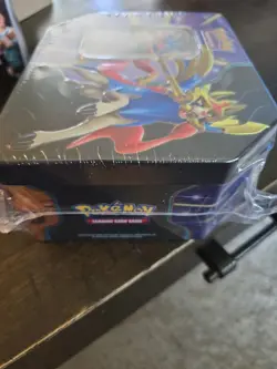 Pokemon Sword & Shield Zacian V Tin - Image 4