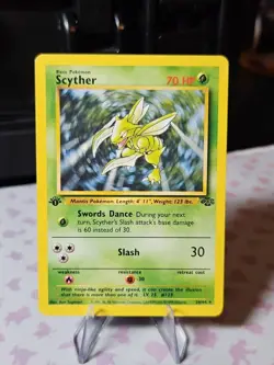 Scyther 1st Edition 26/64 Jungle LP++ - Pokemon TCG Card Rare Non-Holo - Image 1