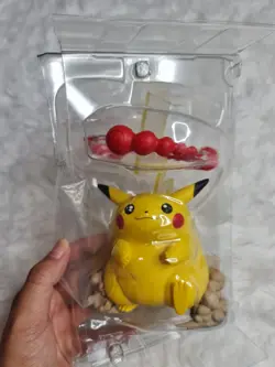 PIKACHU VMAX Figure - Pokemon 25th Anniversary Celebrations Premium Collection - Image 2