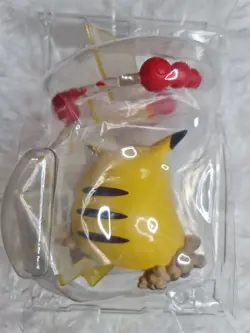 PIKACHU VMAX Figure - Pokemon 25th Anniversary Celebrations Premium Collection - Image 5