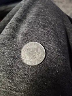 Vintage 2000 Pikachu #25 Pokemon Battle Metal Coin, Nintendo Wizards Collectible - Image 1