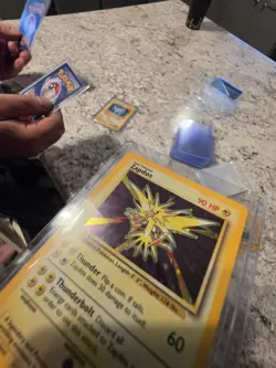 Pokemon TCG Zapdos Base Set Holo Unlimited Rare Damage Card 16/102 - Image 4