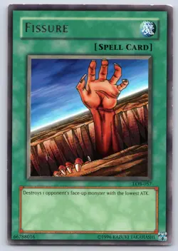 Fissure LOB-057 The Legend of Blue Eyes White Dragon Yu-Gi-Oh MP - Image 1