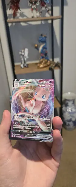 Pokemon TCG Mew Vmax Fusion Strike 114/264 Holo Ultra Rare - Image 1