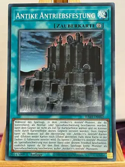 Antike Antriebsfestung RA03-DE062 Super Rare Deutsch NM YUGIOH - Image 1