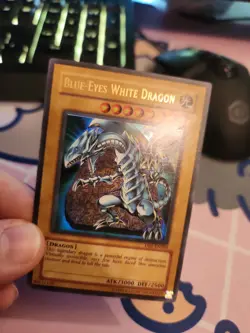 Blue-Eyes White Dragon DB1-EN098 Dark Beginning 1 Unlimited Damaged - Image 2