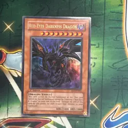 Yugioh! Red-Eyes Darkness Dragon SD1-EN001 Ultra Rare 1st Edition LP - Image 1
