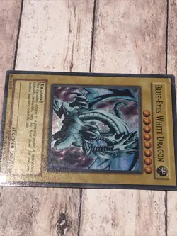 Blue-Eyes White Dragon Yugioh Card SKE-001 Super Rare Unlimited 1996 Creasing - Image 3