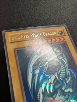 Blue-Eyes White Dragon SDK-001 Ultra Rare Unlimited Damaged - Image 3
