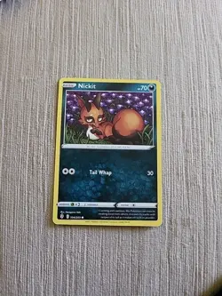 Nickit Common SWSH07: Evolving Skies (Never Player) #104/203 tcg Pokemon Card - Image 1