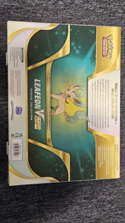 Pokemon TCG Leafeon VSTAR Special Collection Box English 2022 - Image 2