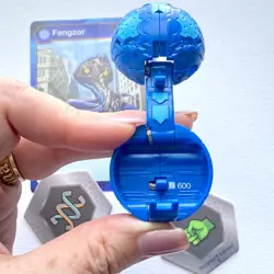 Bakugan Battle Planet Blue AQUOS FANGZOR Figure B600 Card And 2 Bakucores AS IS - Image 5