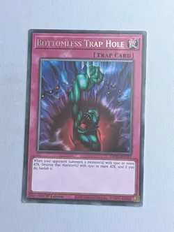 Bottomless Trap Hole - GEIM-EN045 - Rare 1st Edition Yugioh - Image 1