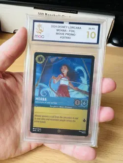 2024 DISNEY LORCANA EN P2 MOANA ADVENTURER OF LAND AND SEA #26 MOVIE FOIL MGC 10 - Image 1