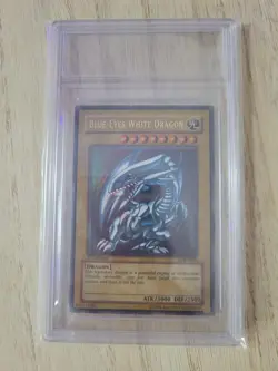 YGO Blue Eyes White Dragon Starter Deck Kaiba 001 1st Edition Ultra Rare holo - Image 1