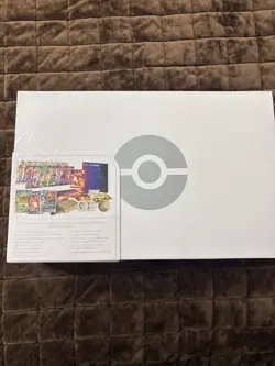 Pokemon TCG Sword and Shield Ultra Premium Collection Charizard Box 820650871115 - Image 3