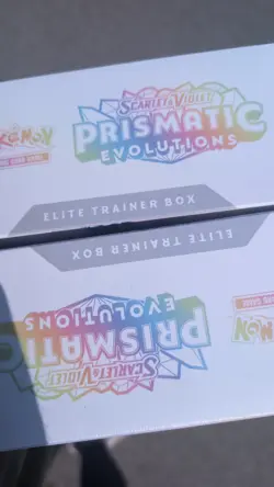 Pokemon TCG Scarlet & Violet Prismatic Evolutions Elite Trainer Box English - Image 3