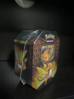 Pokemon TCG: 2019 Hidden Fates Raichu GX tin Sun&Moon - Image 3