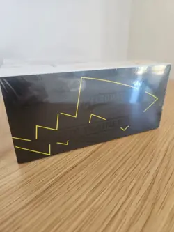Pokemon TCG Celebrations 25th Anniversary Elite Trainer Box ETB Sealed - Image 3