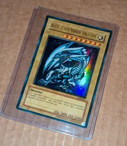 Yu-Gi-Oh Ultra Rare Original Blue-Eyes White Dragon Holo Card SDK-001 - Image 1