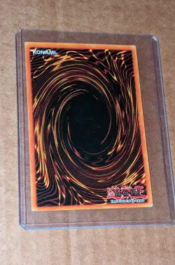 Yu-Gi-Oh Ultra Rare Original Blue-Eyes White Dragon Holo Card SDK-001 - Image 4
