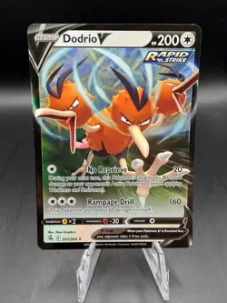 TCG POKEMON DODRIO V FULL ART HOLO 201/264 FUSION STRIKE - Image 1