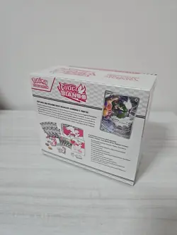 Pokemon TCG Fuoco Bianco Set Allenatore Fuoriclasse ETB ITA Sealed - Image 2