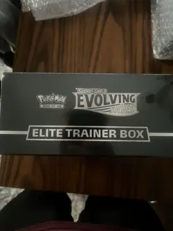 Pokemon TCG: Sword & Shield-Evolving Skies Elite Trainer Box 728192533419 - Image 4