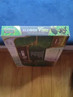 Pokemon TCG Kleavor V Star Premium Collection Box Fusion Strike booster packs - Image 3